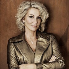 Claudia Jung mit Band: / Foto: © AP Entertainment GmbH Claudia Jung mit Band: