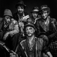 The Les Cl�chards